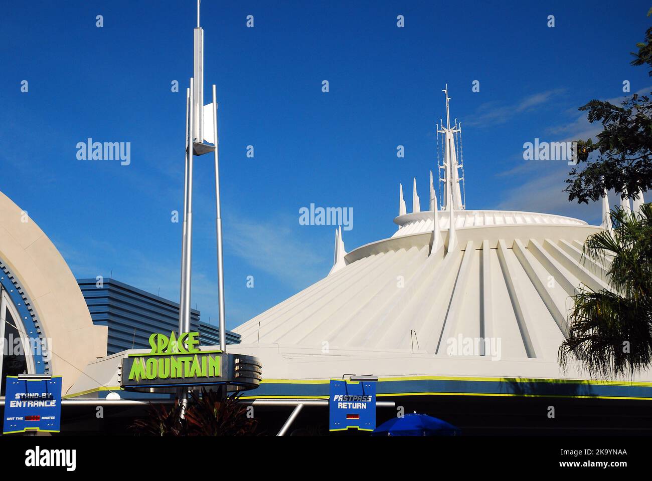 Space Mountain est une montagne à roulettes à l'intérieur de Tomorrowland à Walt Disney World Banque D'Images