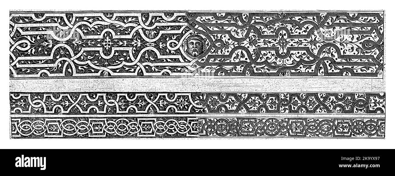 La moitié gauche des frises se compose de moresques blanches sur fond sombre, la moitié droite de moresques noires sur fond blanc. Au centre Banque D'Images