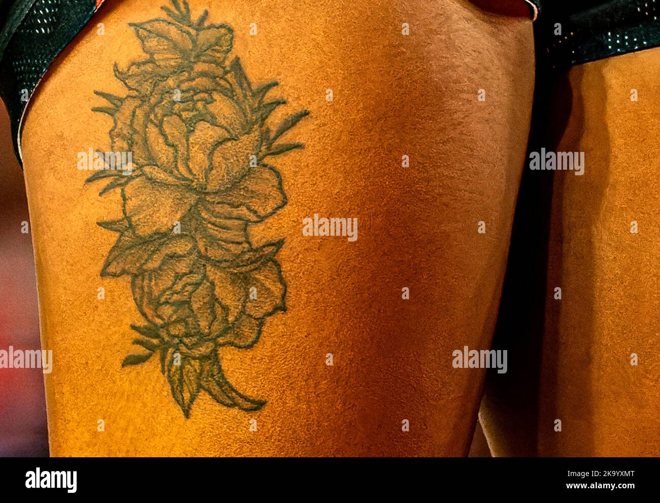 Tatouage sur la cuisse Banque de photographies et d’images à haute résolution Alamy