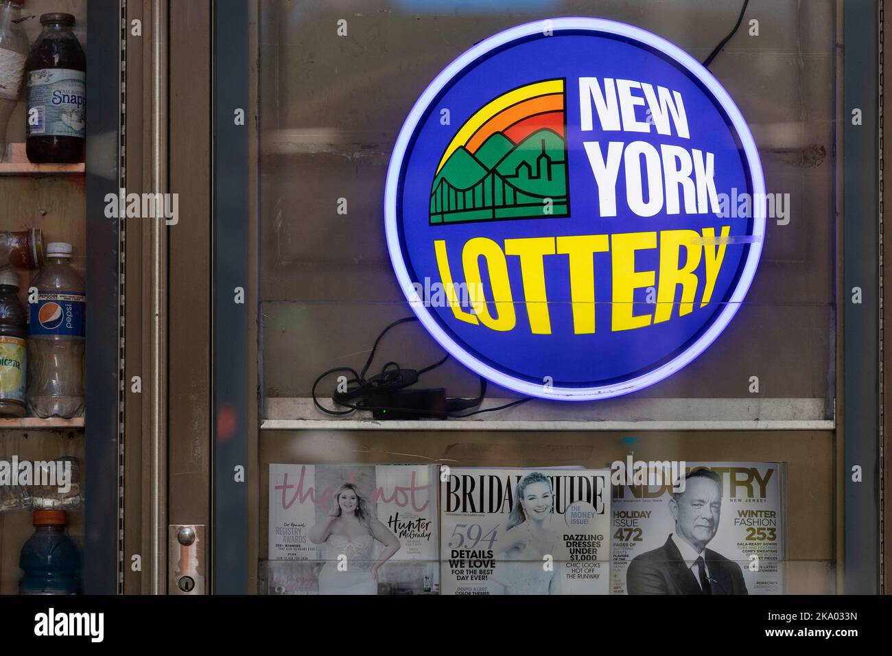 Logo New York Lottery sur un kiosque à journaux, Manhattan Photo Stock -  Alamy