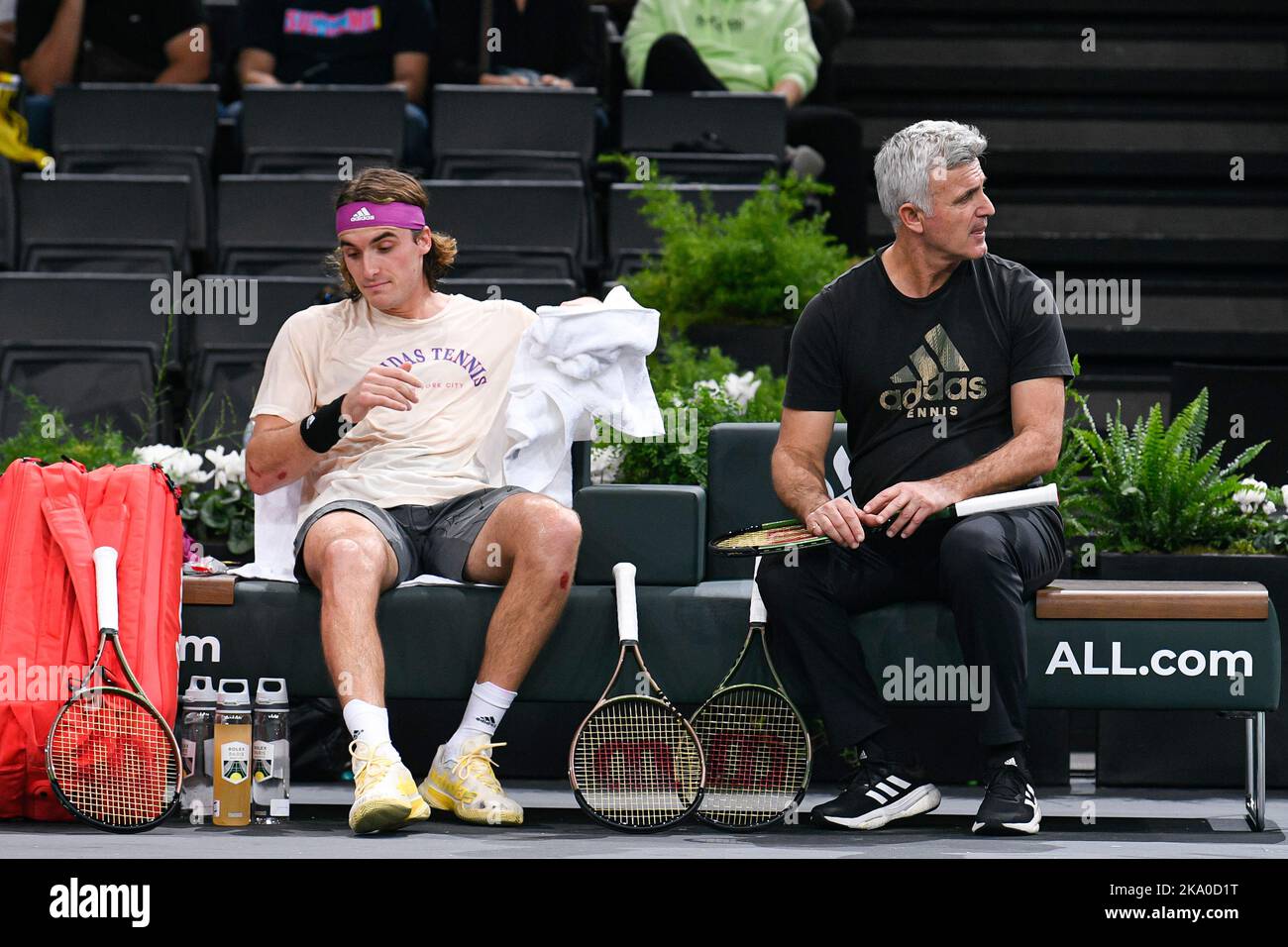 Paris, France. 30th octobre 2022. Apostolos Tsitsipas, père et entraîneur de Stefanos Tsitsipas pendant les Masters Rolex Paris, tournoi ATP Masters 1000, sur 30 octobre 2022 à l'Arena Accor à Paris, France. Photo de Victor Joly/ABACAPRESS.COM crédit: Victor Joly/Alay Live News Banque D'Images