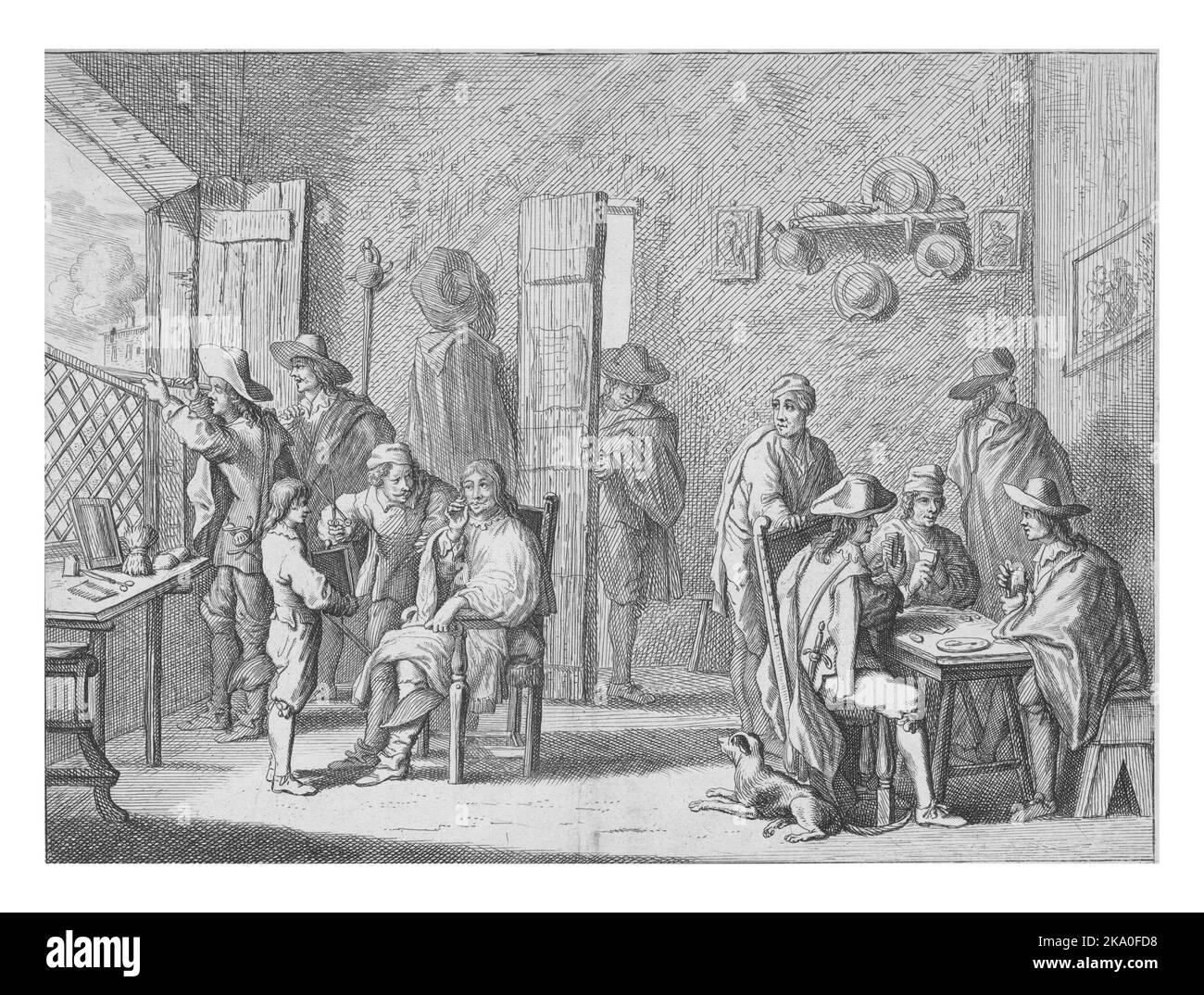 Intérieur d'une auberge. Les hommes autour d'une table jouent à un jeu de cartes. À gauche, un garçon tient le miroir pour un barbier tailler la moustache d'un homme. Banque D'Images