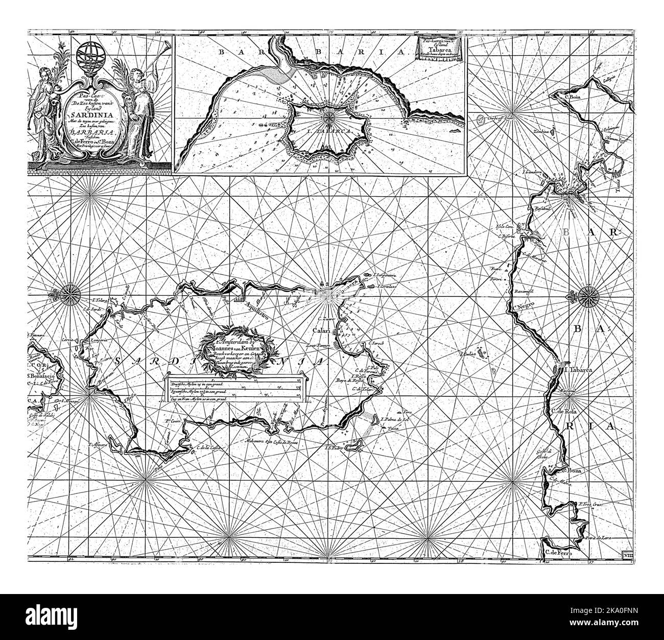 Carte nautique de l'île de la Sardaigne et d'une partie de la côte de l'Afrique du Nord avec une carte détaillée de l'île de Tabarca, avec trois roses à compas. Banque D'Images