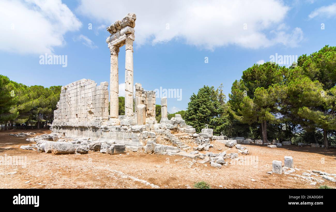 Qasr Qsar Naous, ruines du temple romain en Ain Akrine, Liban Banque D'Images