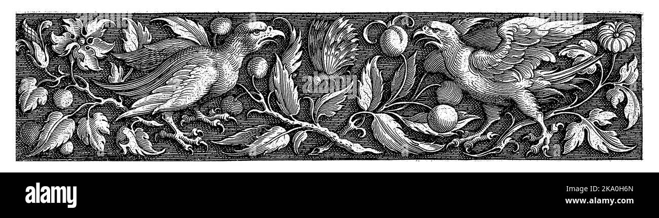 Moitié inférieure de l'empreinte avec deux frises avec des oiseaux de proie (voir RP-P-1893-A-17854). Il y a un papillon parmi les oiseaux. Banque D'Images