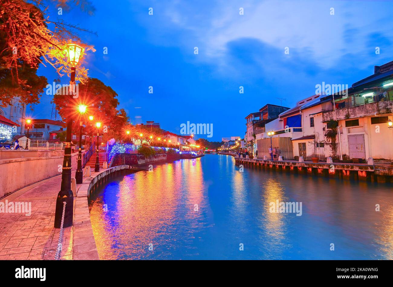 Vue sur Malacca Riverside pendant l'heure bleue Banque D'Images