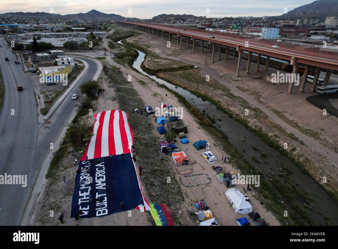 Les migrants du Venezuela font une grande bannière dans la ressemblance