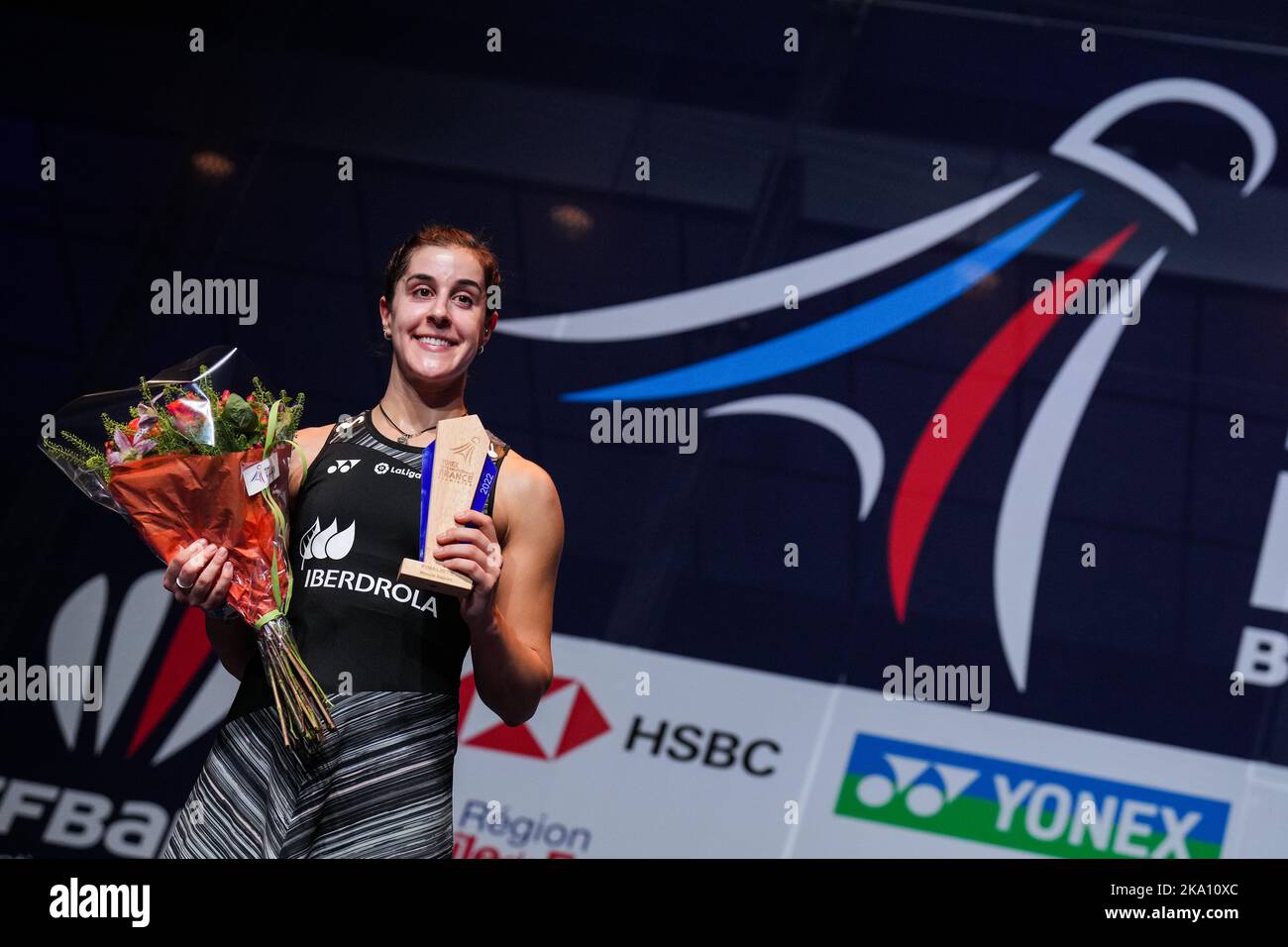 Paris, France. 30th octobre 2022. Caroline Marin d'Espagne, deuxième place, pose lors de la cérémonie de remise des prix de l'épreuve féminine de singles au tournoi de badminton de l'Open de France 2022 à Paris, en France, le 30 octobre 2022. Credit: Tang Shi/Xinhua/Alay Live News Banque D'Images