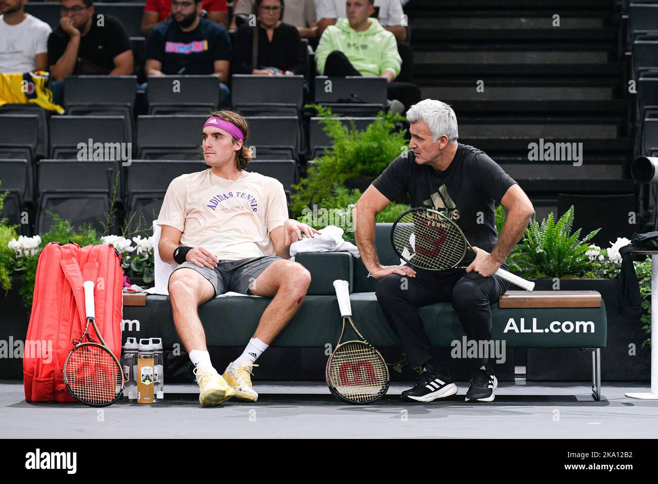 Apostolos Tsitsipas, père et entraîneur de Stefanos Tsitsipas pendant les Masters Rolex Paris, tournoi ATP Masters 1000, sur 30 octobre 2022 à l'Arena Accor à Paris, France. Photo de Victor Joly/ABACAPRESS.COM Banque D'Images