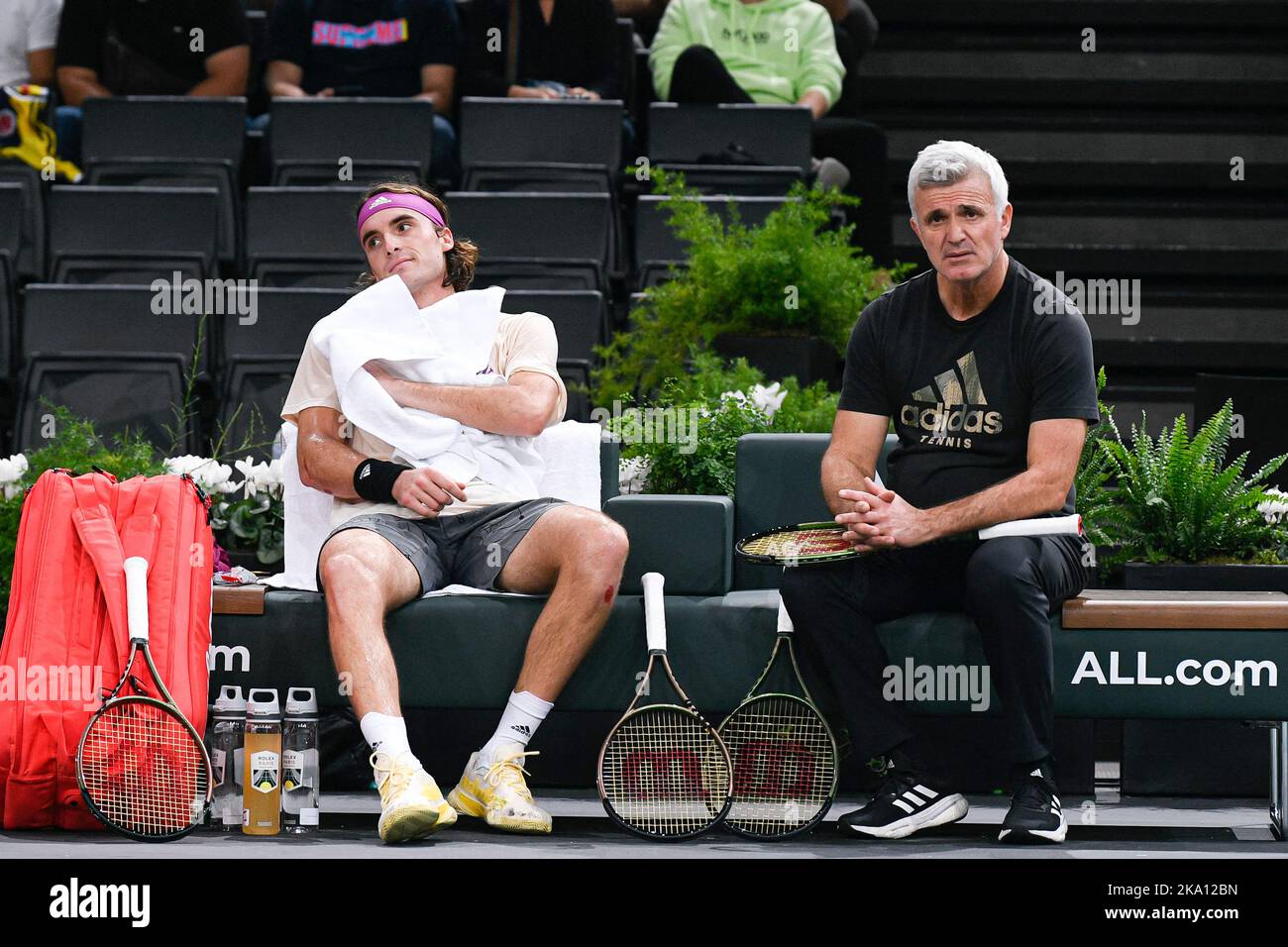 Apostolos Tsitsipas, père et entraîneur de Stefanos Tsitsipas pendant les Masters Rolex Paris, tournoi ATP Masters 1000, sur 30 octobre 2022 à l'Arena Accor à Paris, France. Photo de Victor Joly/ABACAPRESS.COM Banque D'Images