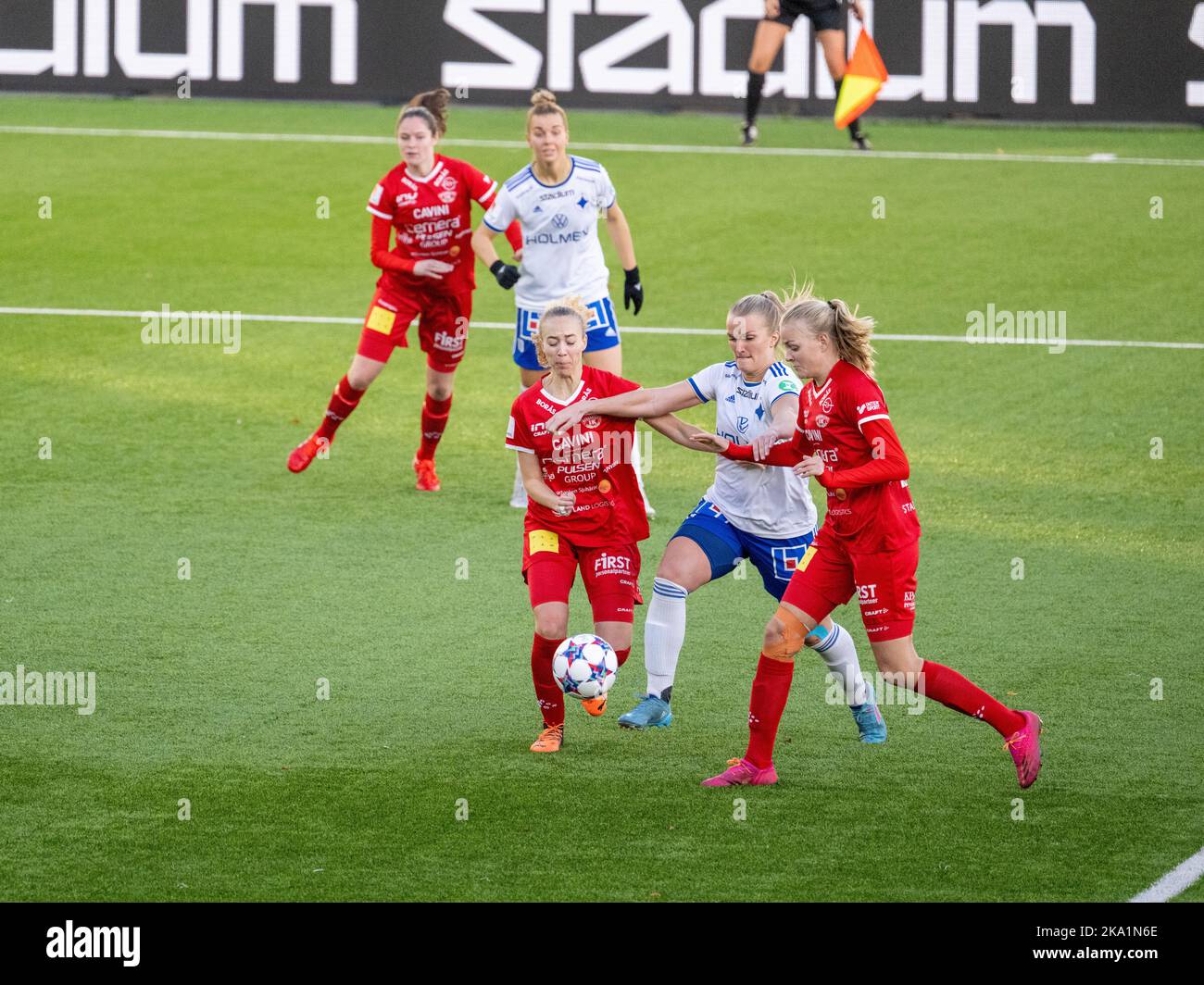 Jeu de football féminin historique au Platinumcars Arena de Norrköping entre IFK Norrköping et Bergdalens IK dans le second niveau suédois Elitettan. Banque D'Images