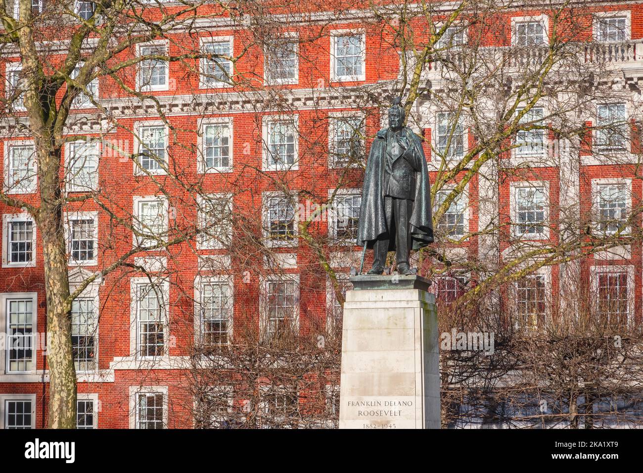 Une statue de Franklin Roosevelt exposée à Grosvenor Square, dans le quartier de Mayfair à Londres, au Royaume-Uni Banque D'Images