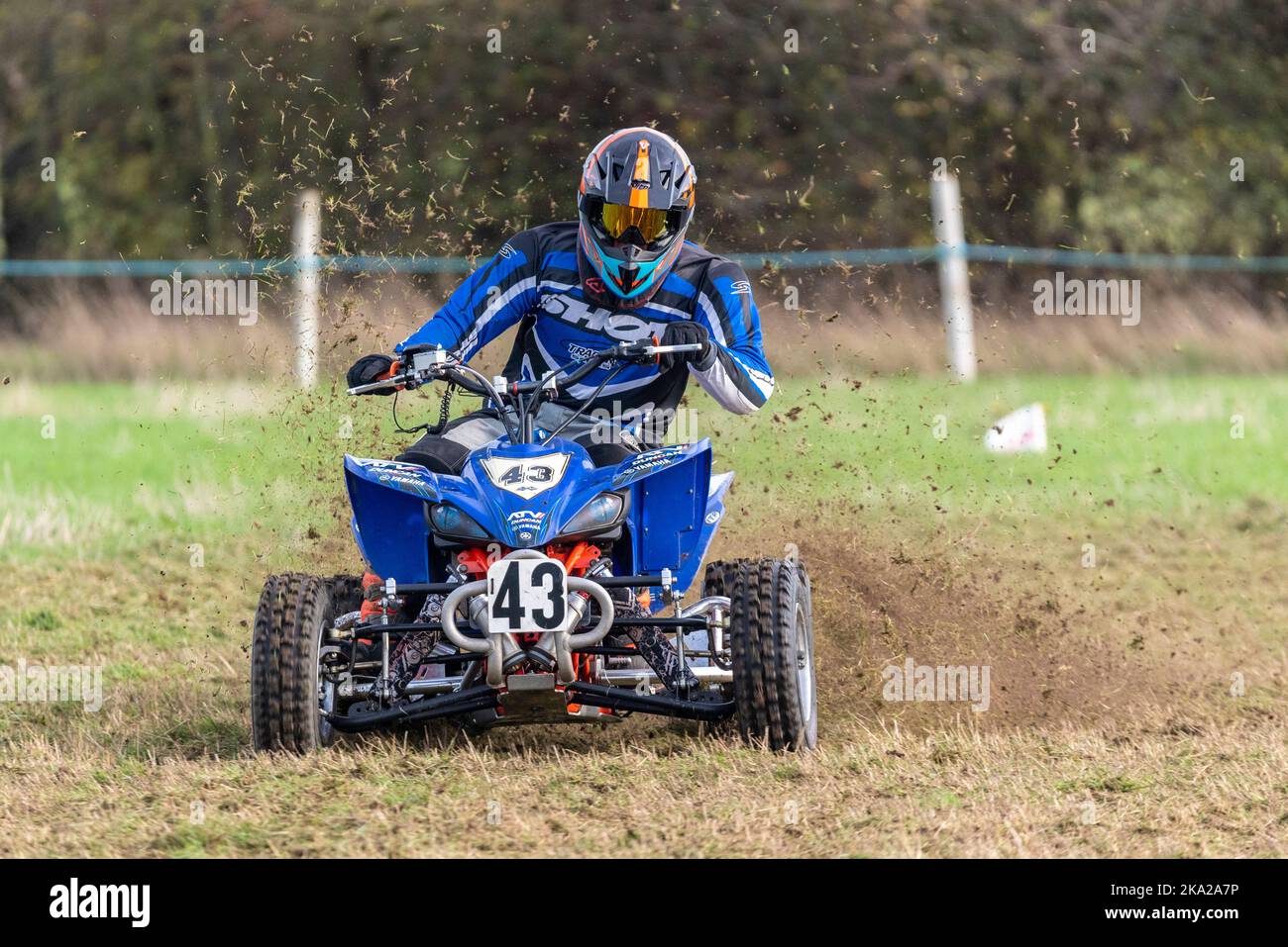 Colin Strudwick dans une course de grastrack quad. Donut Meeting organisé par Southend & District Motorcycle Club, Essex, Royaume-Uni. Banque D'Images Colin Strudwick dans une course de grastrack quad. Donut Meeting organisé par Southend & District Motorcycle Club, Essex, Royaume-Uni. Banque D'Images