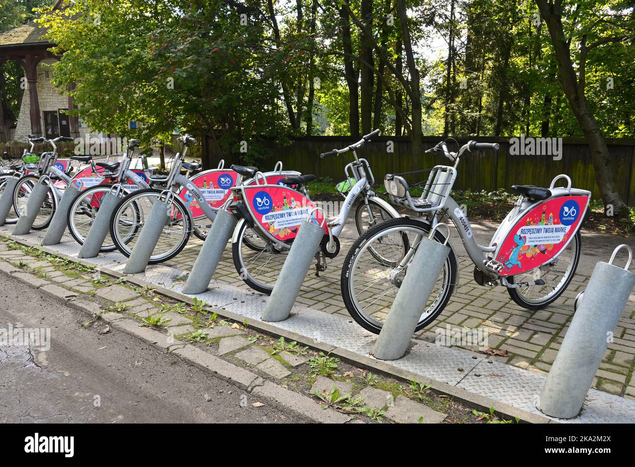 Lublin, Pologne - 13 septembre 2022: Location de vélos dans le centre-ville de Lublin en Pologne. Nextbike est une société allemande qui exploite p Banque D'Images