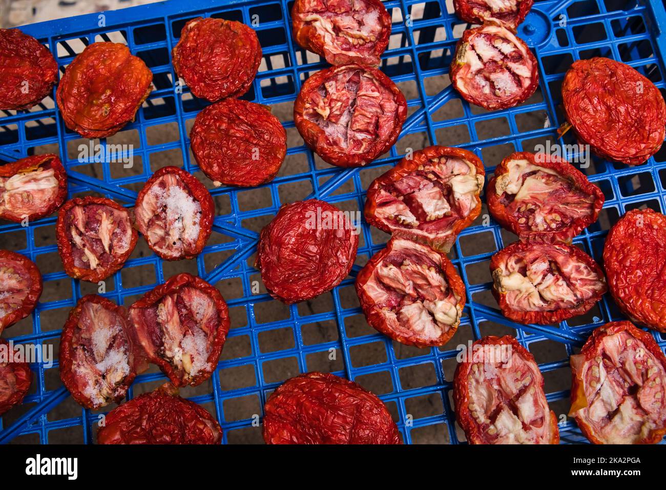 Vue de dessus des tomates séchant au soleil Banque D'Images