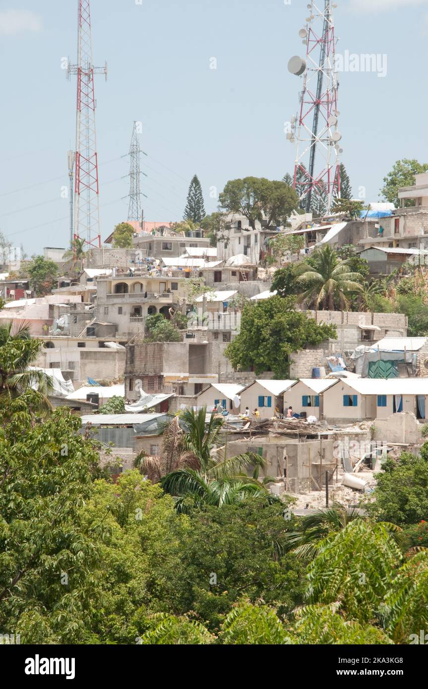 Quartier populaire, Port-au-Prince, Haïti. Port-au-Prince compte environ 2 millions d'habitants, dont beaucoup vivent dans des zones pauvres, et certains n'ont plus de logement depuis le Th Banque D'Images