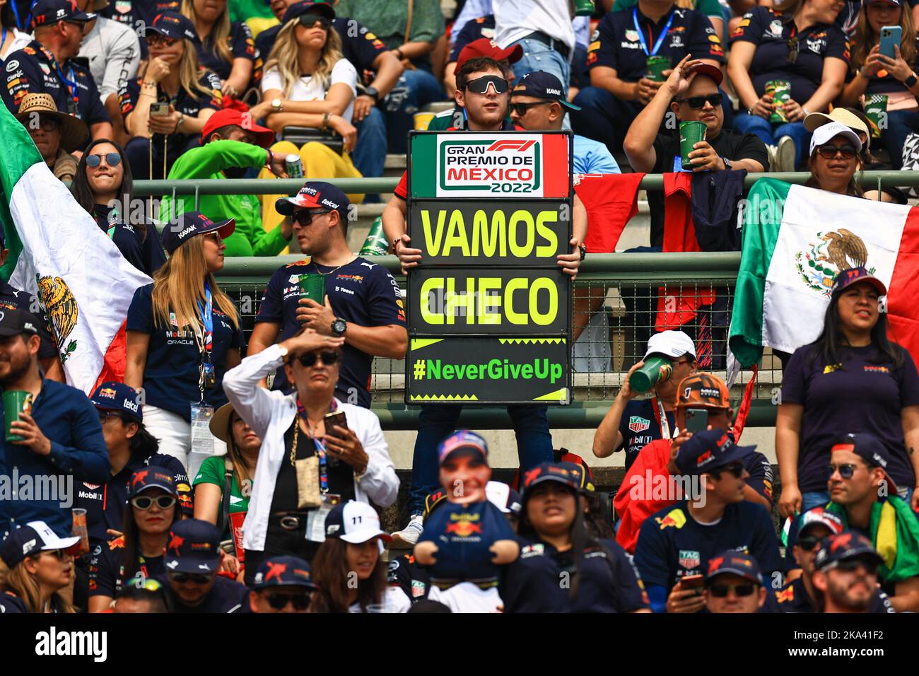 MEXICO, Mexique. , . Fans de Sergio PEREZ, FANS MEXICAINS SUPPORTERS, lors du Grand Prix mexicain F1 tenu dans le Parc de Magdalena Mixhuca dans l'Autodromo Hernando Rodriguez, Grand Prix de Formule 1 du Mexique, F1 GP mexicain, Formel 1 à Mexiko, Grand Prix du Mexique de Formule 1, image payante, copyright © QIAN Jun/ATP images crédit: SPP Sport presse photo. /Alamy Live News Banque D'Images