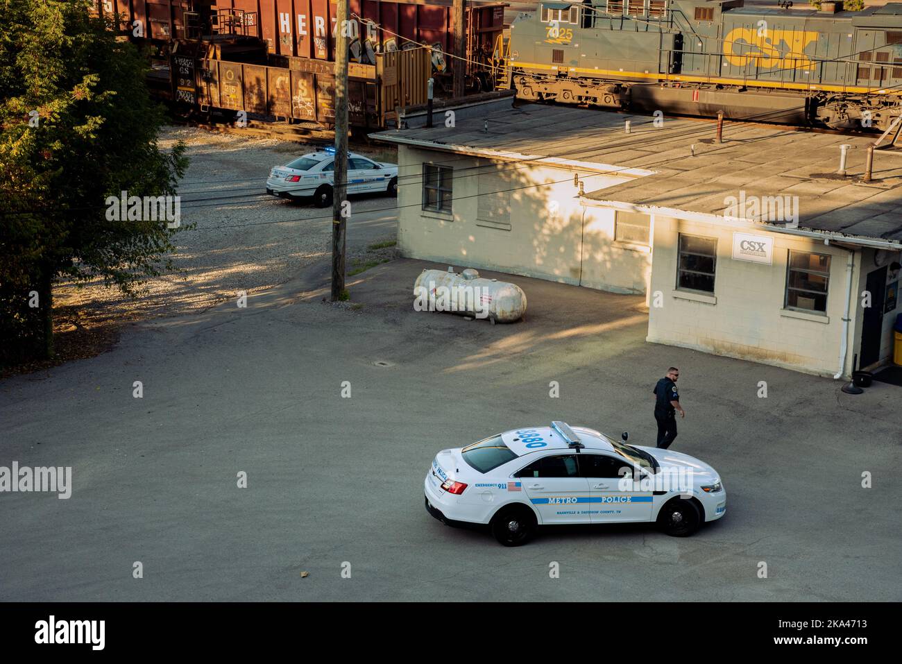 La police de Metro réagit à un crime signalé dans le centre-ville de Nashville, Tennessee, États-Unis. Banque D'Images