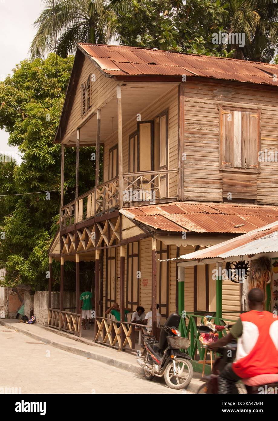 Maison de style colonial (site du patrimoine mondial), Jacmel, Haïti. Jacmel est un port important pour l'ensemble d'Haïti et était une ville très riche pendant colonia Banque D'Images