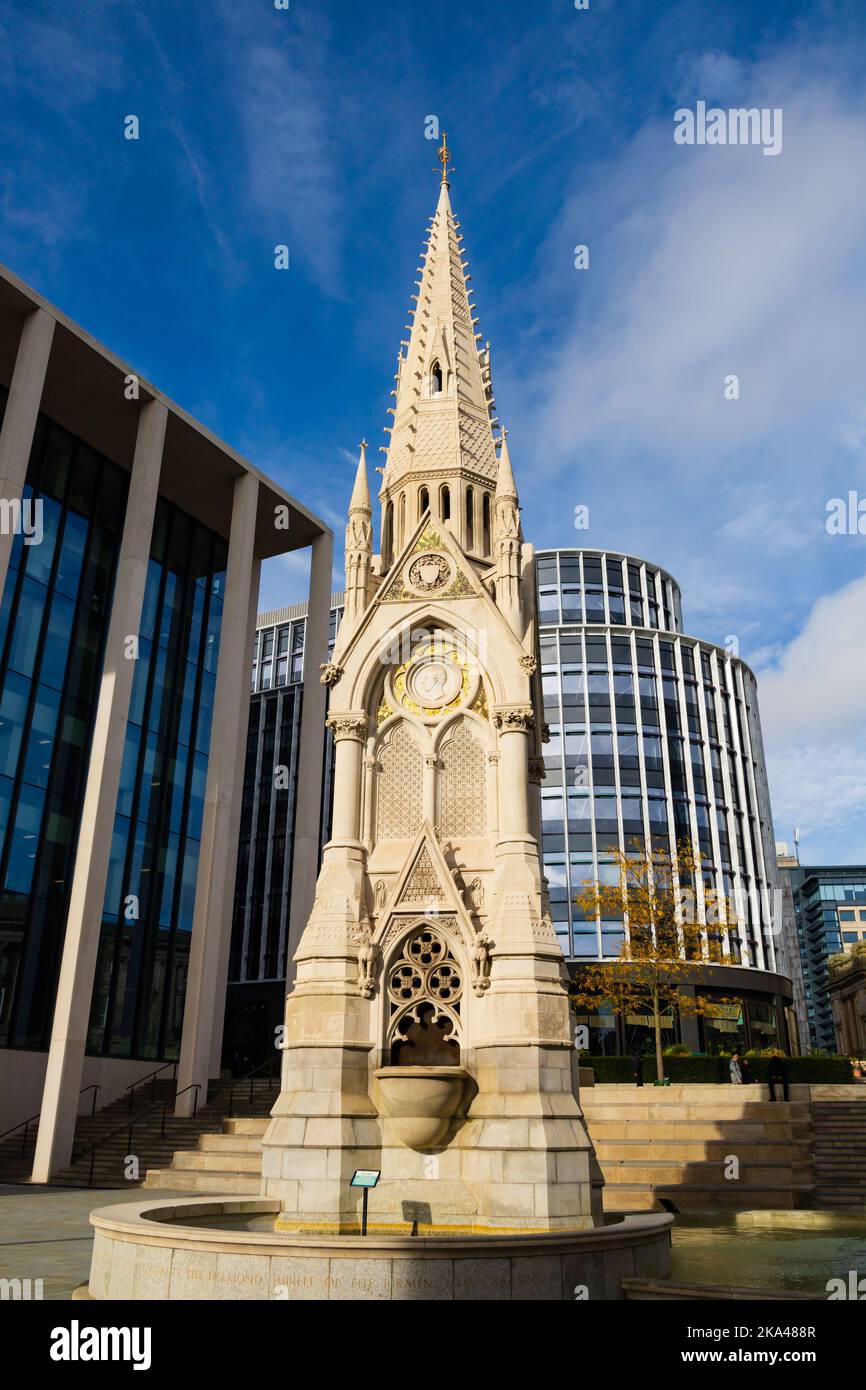 La fontaine du Mémorial de Chamberlain, Joseph Chamberlain, Lord Mayor et député. Chamberlain Square, Birmingham, Warwickshire, West Midlands, Angleterre. Banque D'Images