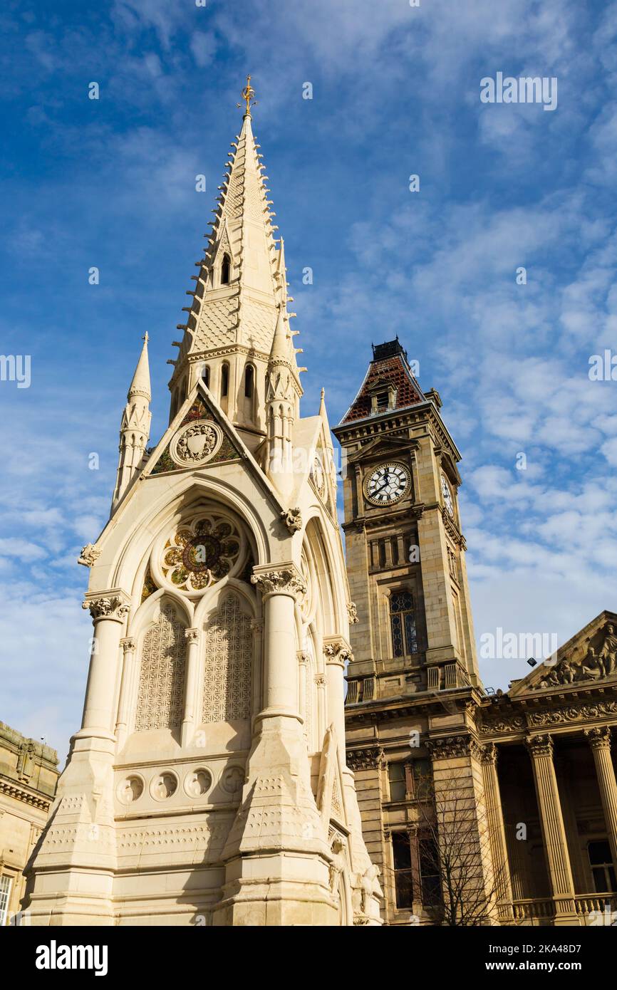 La fontaine du Mémorial de Chamberlain, Joseph Chamberlain, Lord Mayor et député. Chamberlain Square, Birmingham, Warwickshire, West Midlands, Angleterre. Banque D'Images