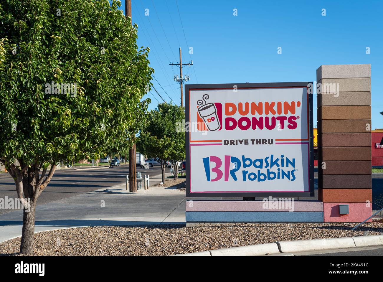 Un grand panneau pour Dunkin' Donuts et Baskin Robbins à Amarillo, Texas. Banque D'Images