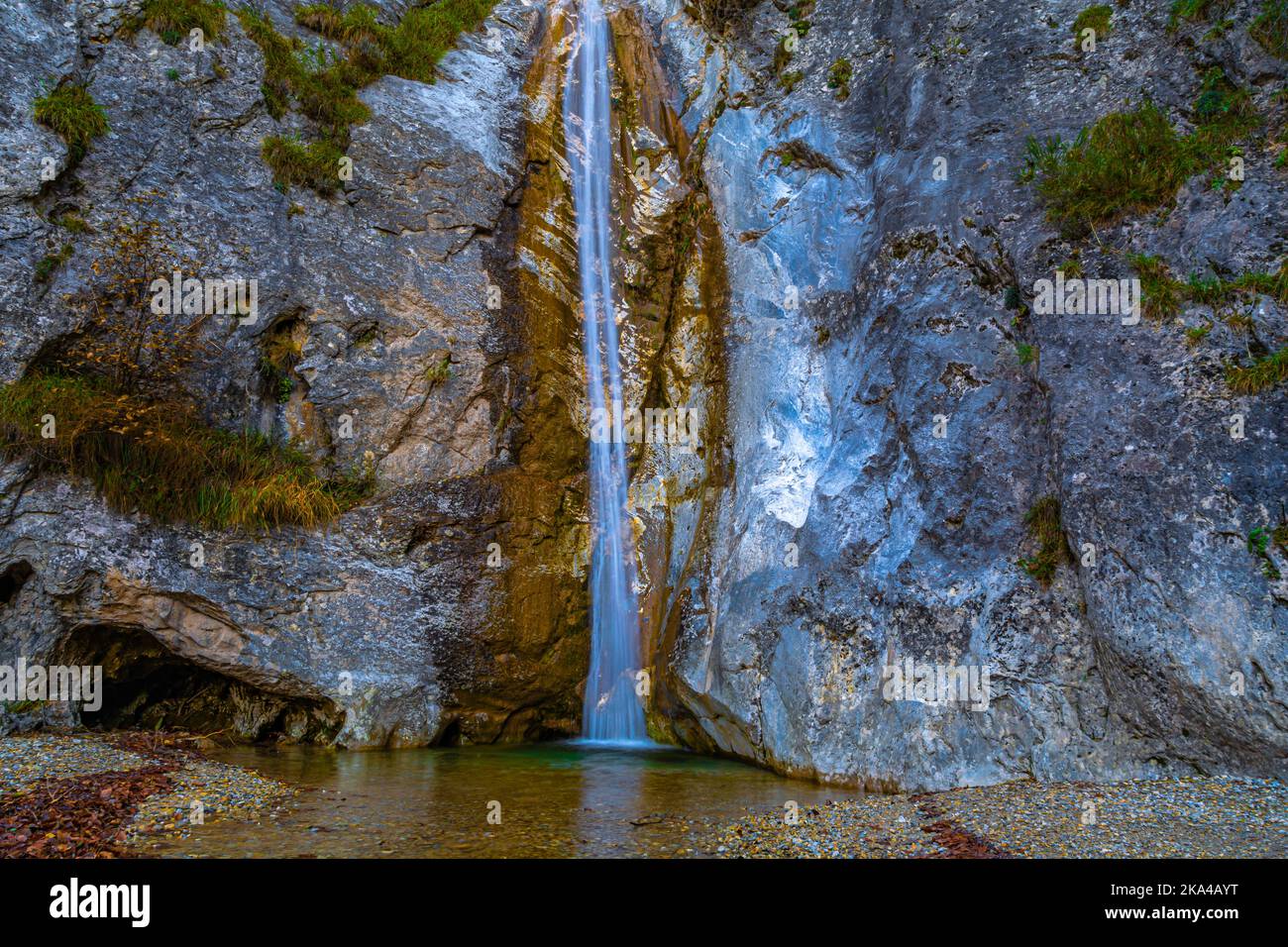 Automne dans la vallée de Gesso : une multitude de couleurs, de sommets, de lacs, de cascades et de flore alpine Banque D'Images