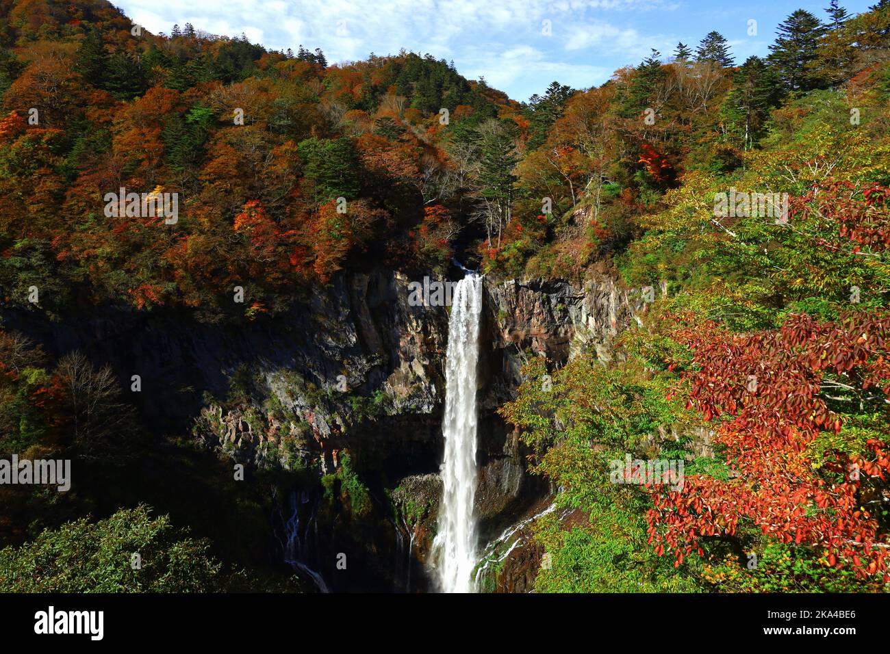 Magnifique paysage des chutes de Nikko Kegon au Japon en automne, saison des feuilles Banque D'Images