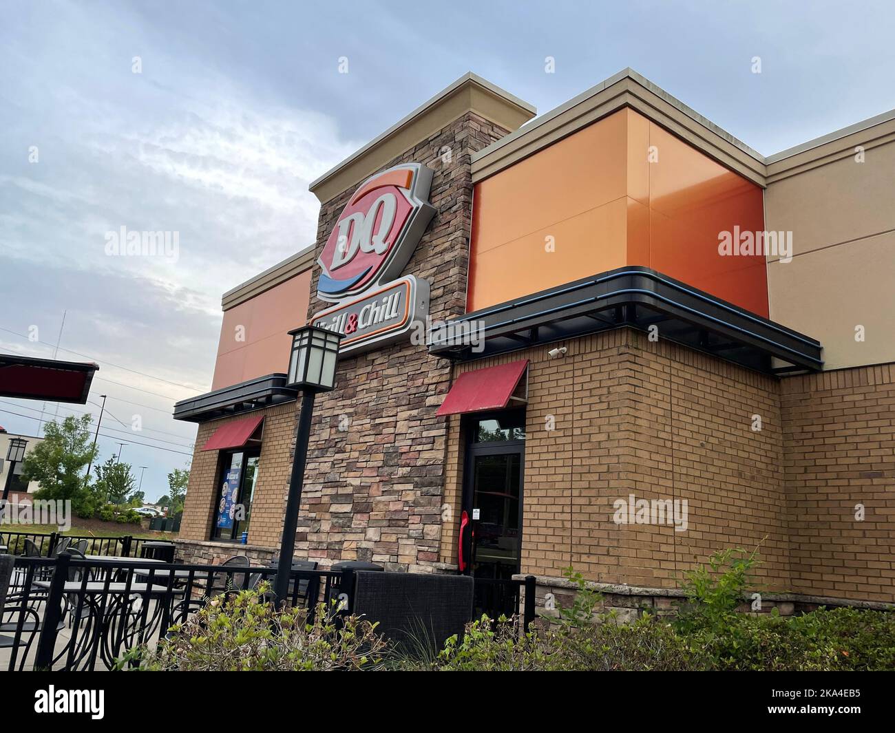 Grovetown, GA USA - 05 04 22: Dairy Queen fast food, vue latérale extérieure Banque D'Images