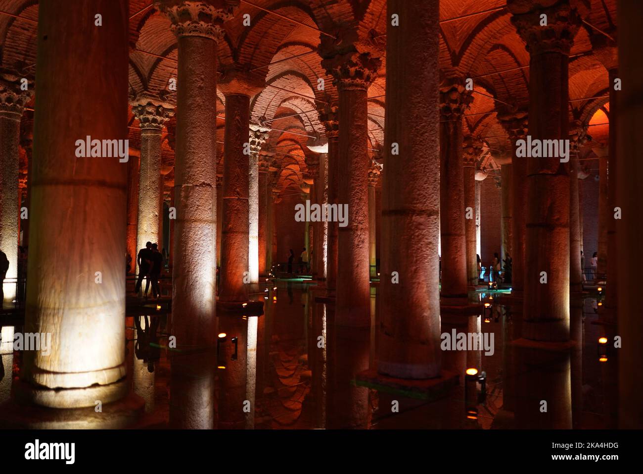 ISTANBUL TURKIYE 11 SEPTEMBRE 2022 Int rieur De La Citerne istanbul-turkiye-11-septembre-2022-int-rieur-de-la-citerne