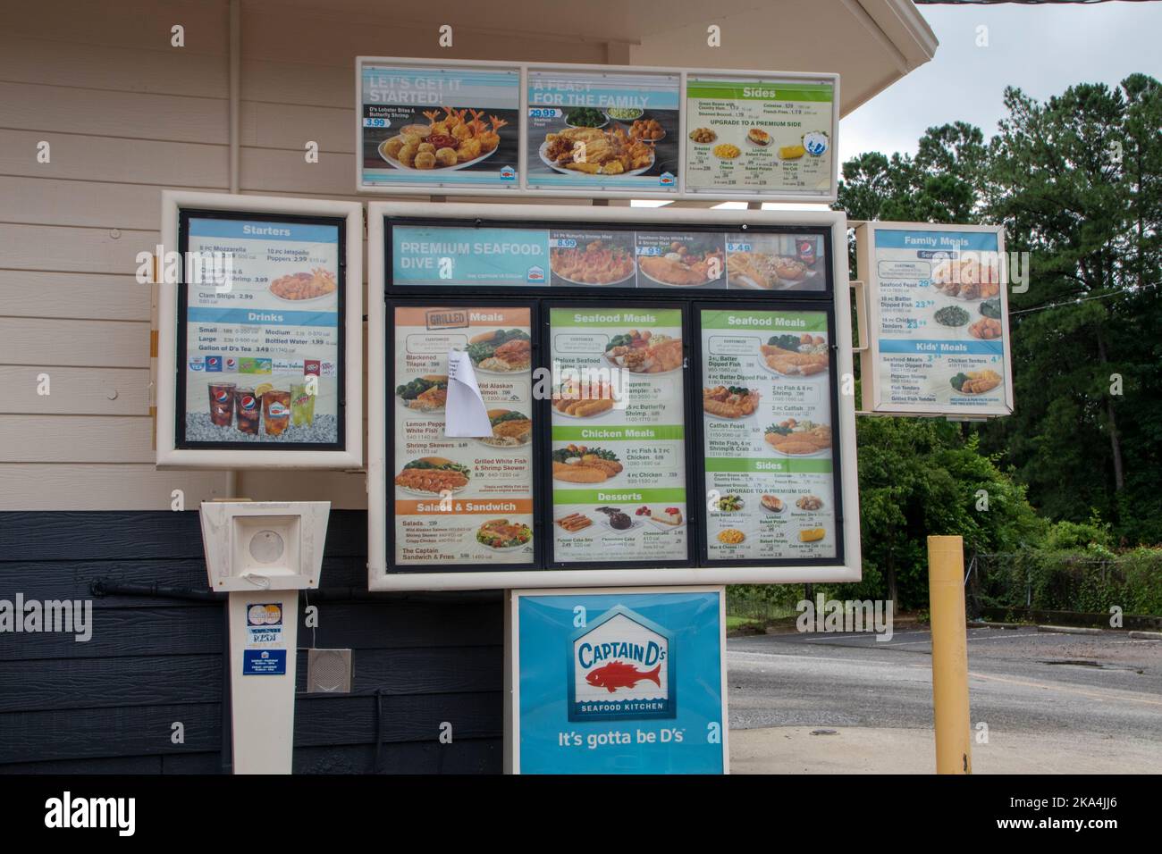 Augusta, GA, Etats-Unis - 07 19 21 : menu drive du restaurant Captain d's sur l'autoroute 1 Banque D'Images