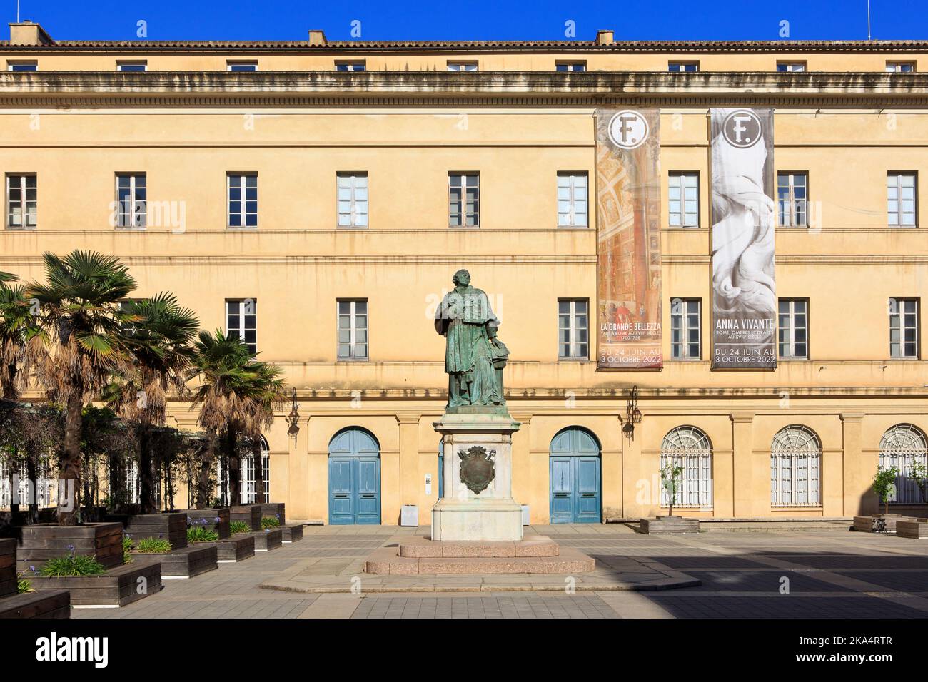 Monument au cardinal Joseph Fesch (1763-1839), prince de France, devant le palais de Fesch à Ajaccio (Corse-du-Sud) sur l'île de Corse, France Banque D'Images