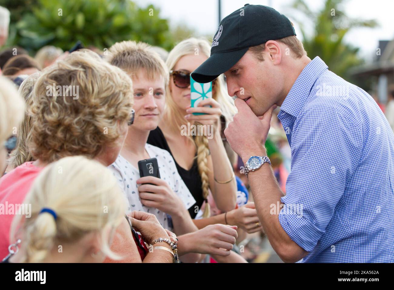 Le duc de Cambridge rencontre une foule d'attente après avoir voyagé par Sealegs Craft à Westpark Marina, Auckland, Nouvelle-Zélande, vendredi, 11 avril, 2014. Banque D'Images