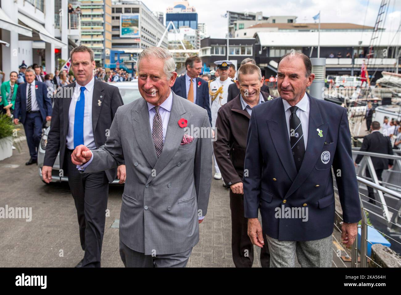 Le Prince de Galles arrive pour visiter le navire de formation de la jeunesse de Nouvelle-Zélande, Spirit of New Zealand, Princes Wharf, Nouvelle-Zélande, Banque D'Images