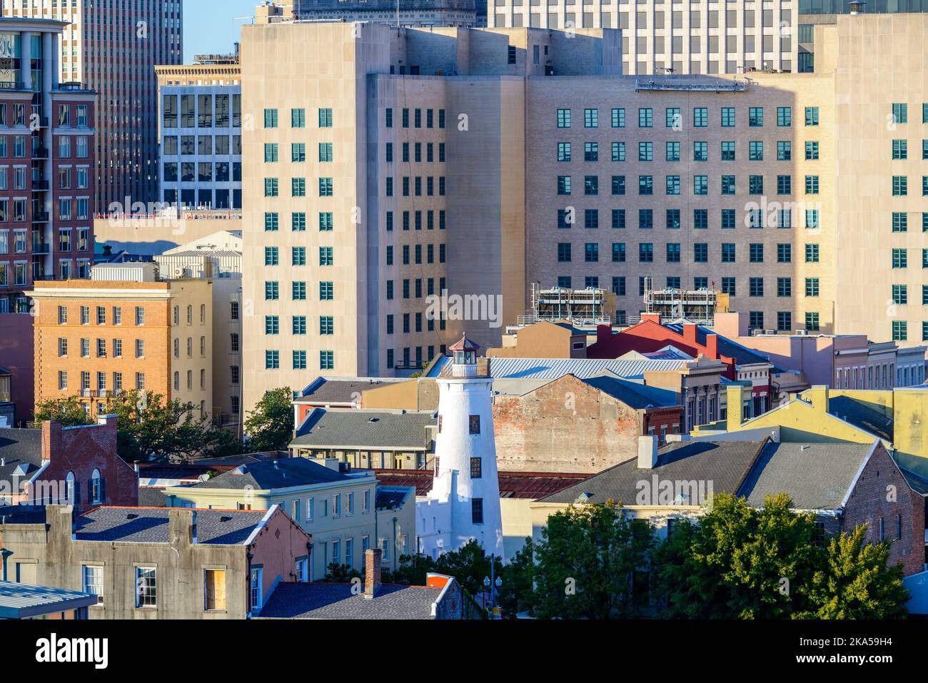 NOUVELLE-ORLÉANS, LA, États-Unis - 25 OCTOBRE 2022 : vue aérienne du centre-ville avec phare, bâtiment F. Edward Hebert et autres bâtiments Banque D'Images