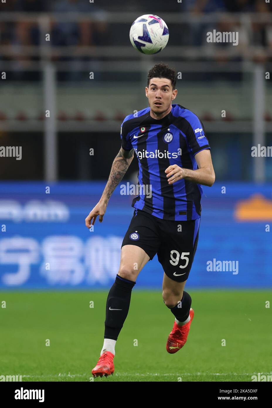 Milan, Italie, 29th octobre 2022. Alessandro Bastoni du FC Internazionale pendant le match de la série A à Giuseppe Meazza, Milan. Le crédit photo devrait se lire: Jonathan Moscrop / Sportimage Banque D'Images