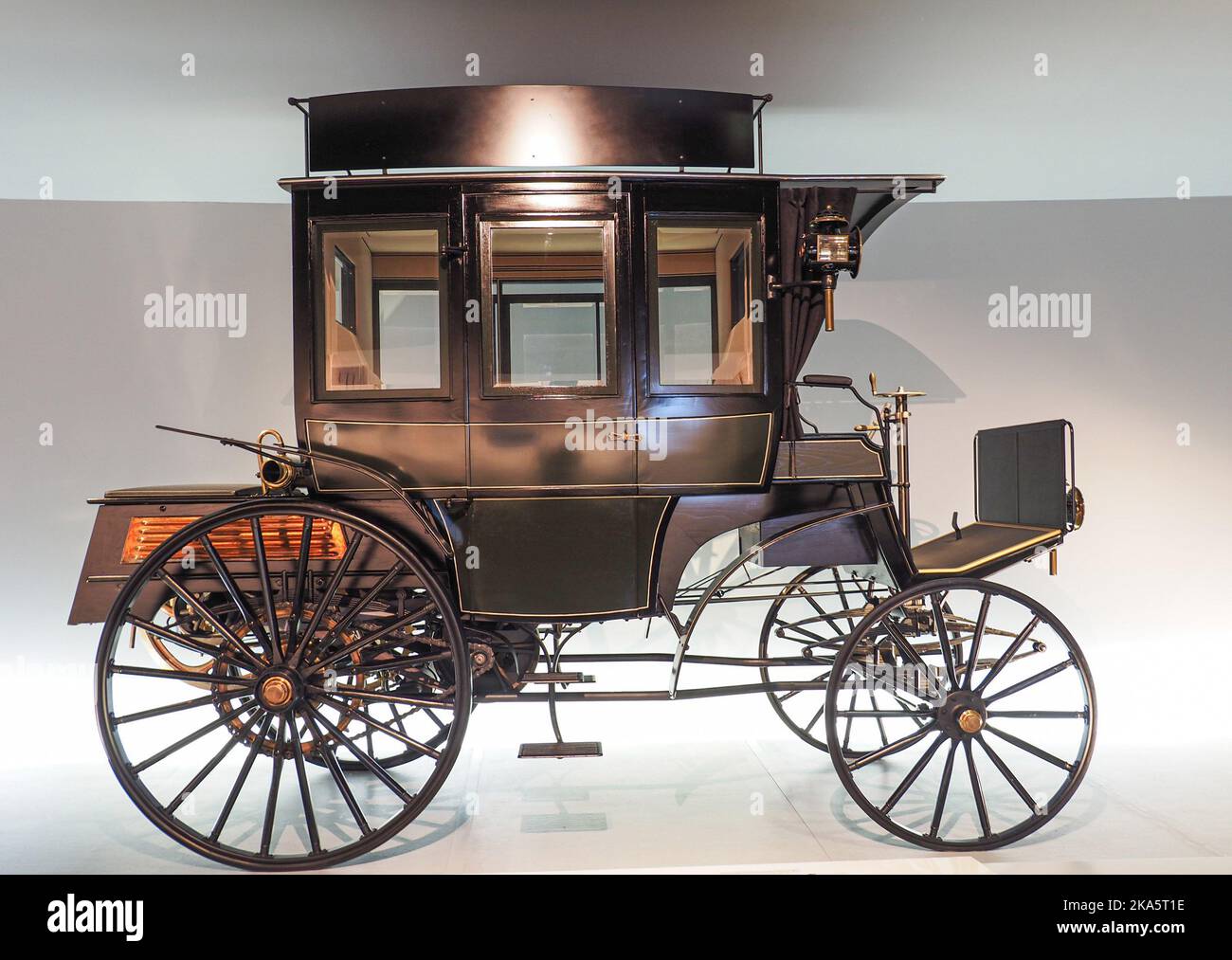 Stuttgart, Allemagne. 28th octobre 2022. 1895 Benz Omnibus au musée Mercedes-Benz. Crédit : SOPA Images Limited/Alamy Live News Banque D'Images