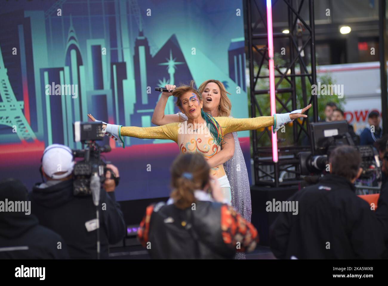 New York, États-Unis. 31st octobre 2022. Hoda Kotb et Jenna Bush Hager assistent à la fête d'Halloween du salon de télévision d'aujourd'hui à New York. (Photo par Efren Landaos/SOPA Images/Sipa USA) crédit: SIPA USA/Alay Live News Banque D'Images