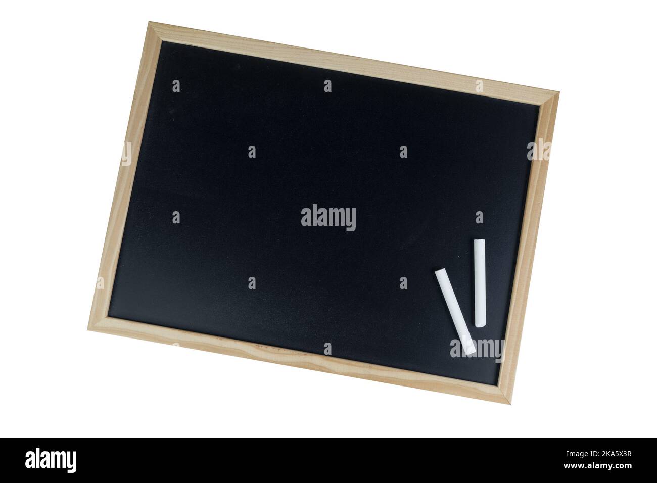 un tableau noir avec deux craies sur un fond transparent Banque D'Images