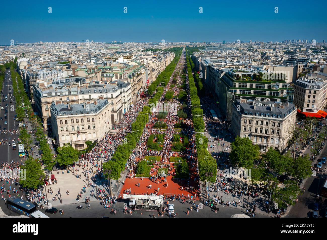 Paris, France, vue aérienne, Grand angle, Avenue champs-Elysées, Farmers Urban Farm Event, foule sur la rue Banque D'Images