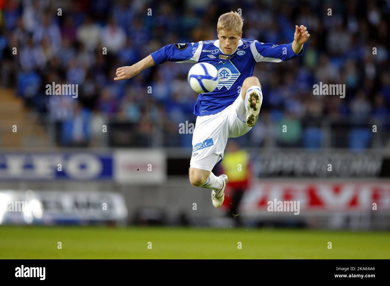 Kristoffer Paulsen de Molde vats Haug en action pendant le match de la ligue de football entre Molde et Rosenborg au stade Aker à Molde. Molde a perdu 0-2. Banque D'Images