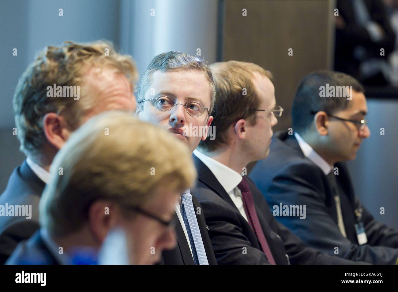 Morten Hoegh (troisième en partant de la droite) lors d'un débat lors de la conférence sur le pétrole et les ressources extracôtières de la DNB à Oslo, en Norvège. Banque D'Images