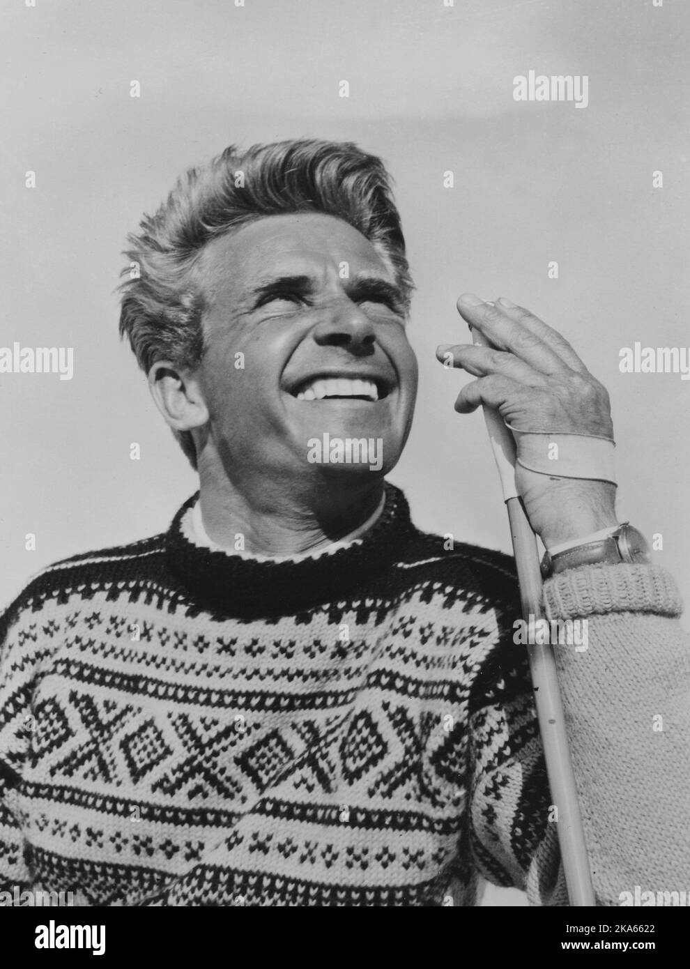 Marius Eriksen (avant dt 08.12.1922, d ø d 06.07.2009) diffère pas connu comme des sauts de baignade et de descente. Pilote de chasse pendant la guerre mondiale 2 1940-1945, mais a été abattu pendant le raid sur l'Allemagne en 1943 et situé en captivité allemande. PA photos chandail vêtu de Marius. Le motif Marius-m ø de Sandnes Garn en 1954, a été conçu par Treat S ø à terre. Photo prise dans le cadre du film 'Troll in the Worls' où Marius Eriksen joue skitreneren si ø rt sweatshirt. Le chandail est tricoté Treat S ø iland's compagnie; Lillunn Sports, qui a fourni tous les chandails pour le film. Marius Eriksen Banque D'Images