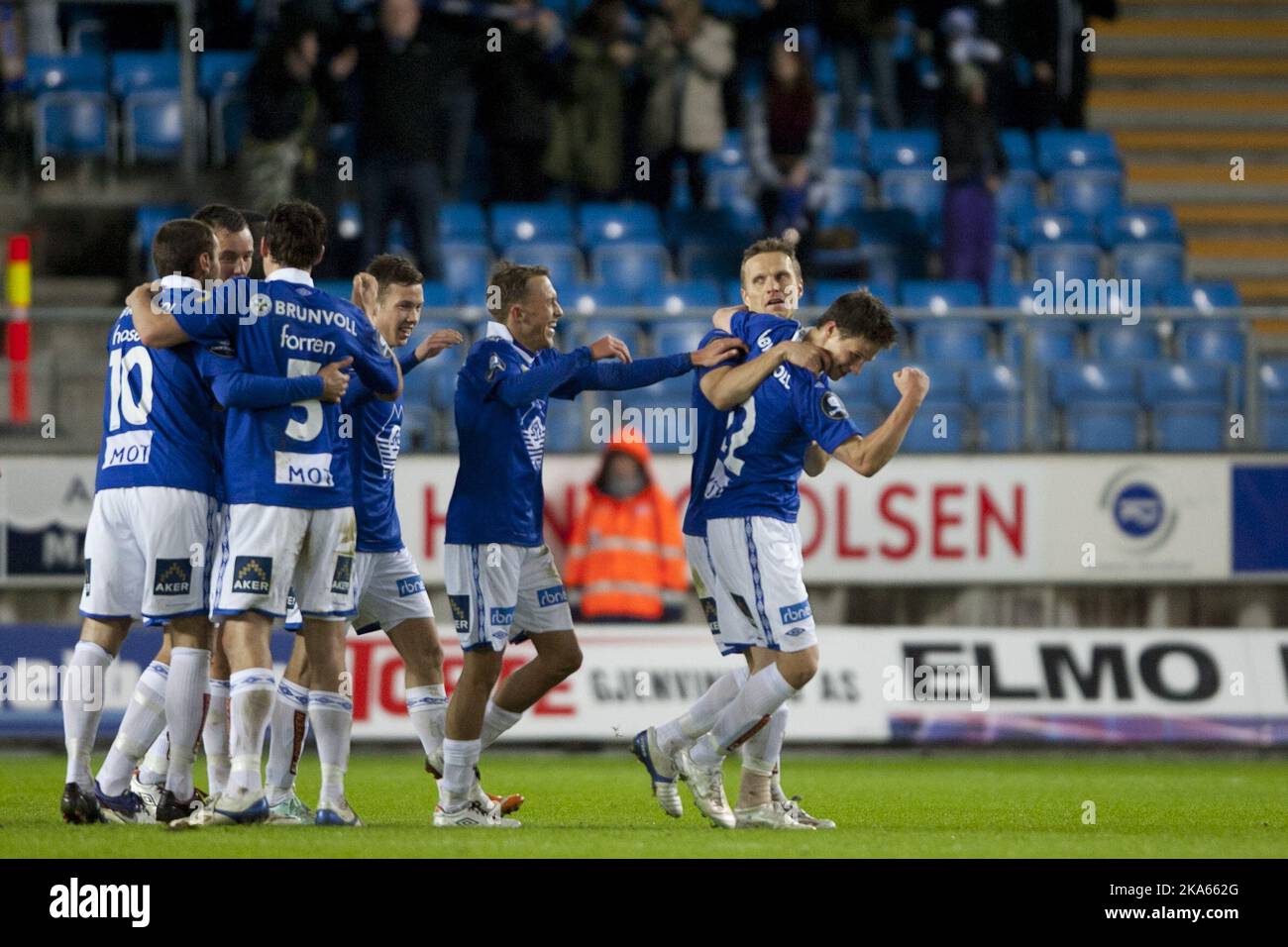 Moldes Joshua GATT applaudir après avoir inséré 2-0 pendant le match de ligue du football entre Molde et Str ø msgodset PA Aker Stadium à Molde vendredi soir. Photo: Svein Ove Ekornesvaag / Scanpix Banque D'Images