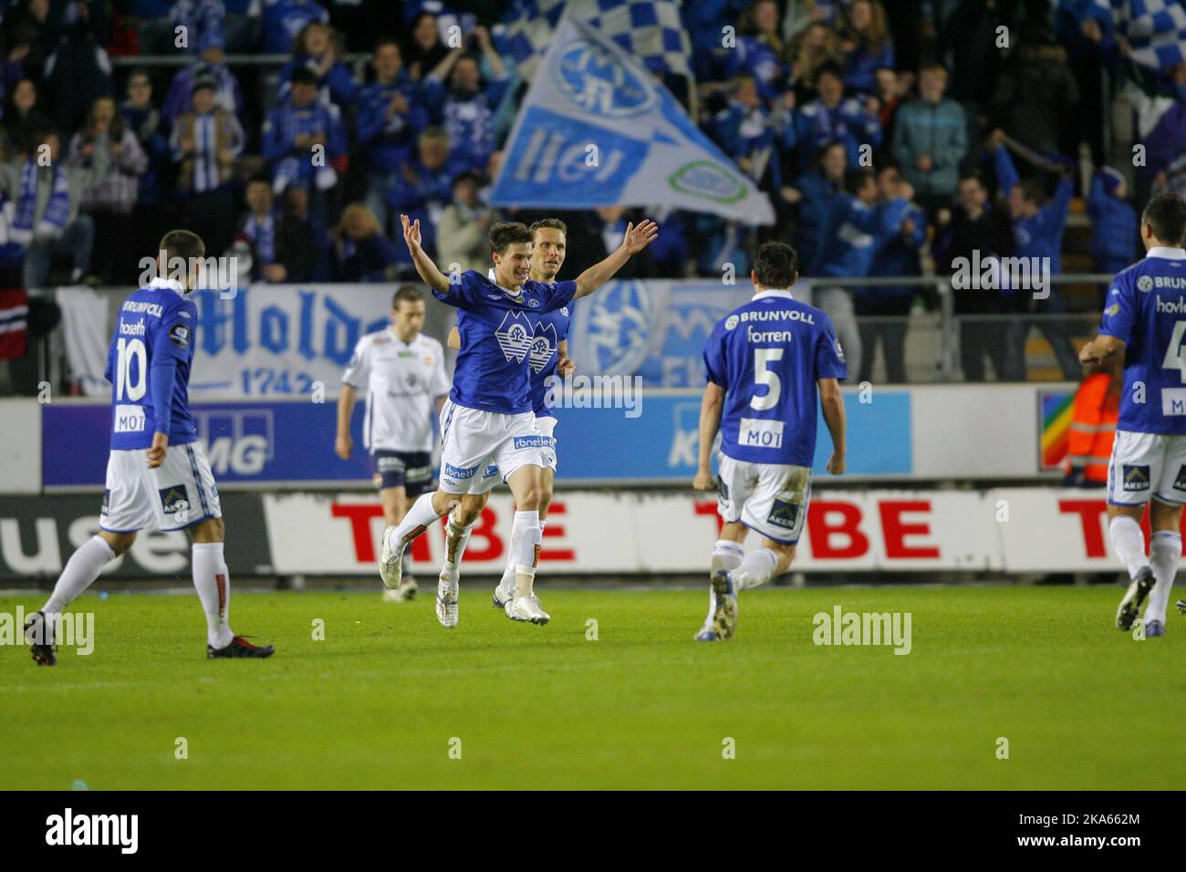 Moldes Joshua GATT applaudir après avoir inséré 2-0 pendant le match de ligue du football entre Molde et Str ø msgodset PA Aker Stadium à Molde vendredi soir. Photo: Svein Ove Ekornesvaag / Scanpix Banque D'Images