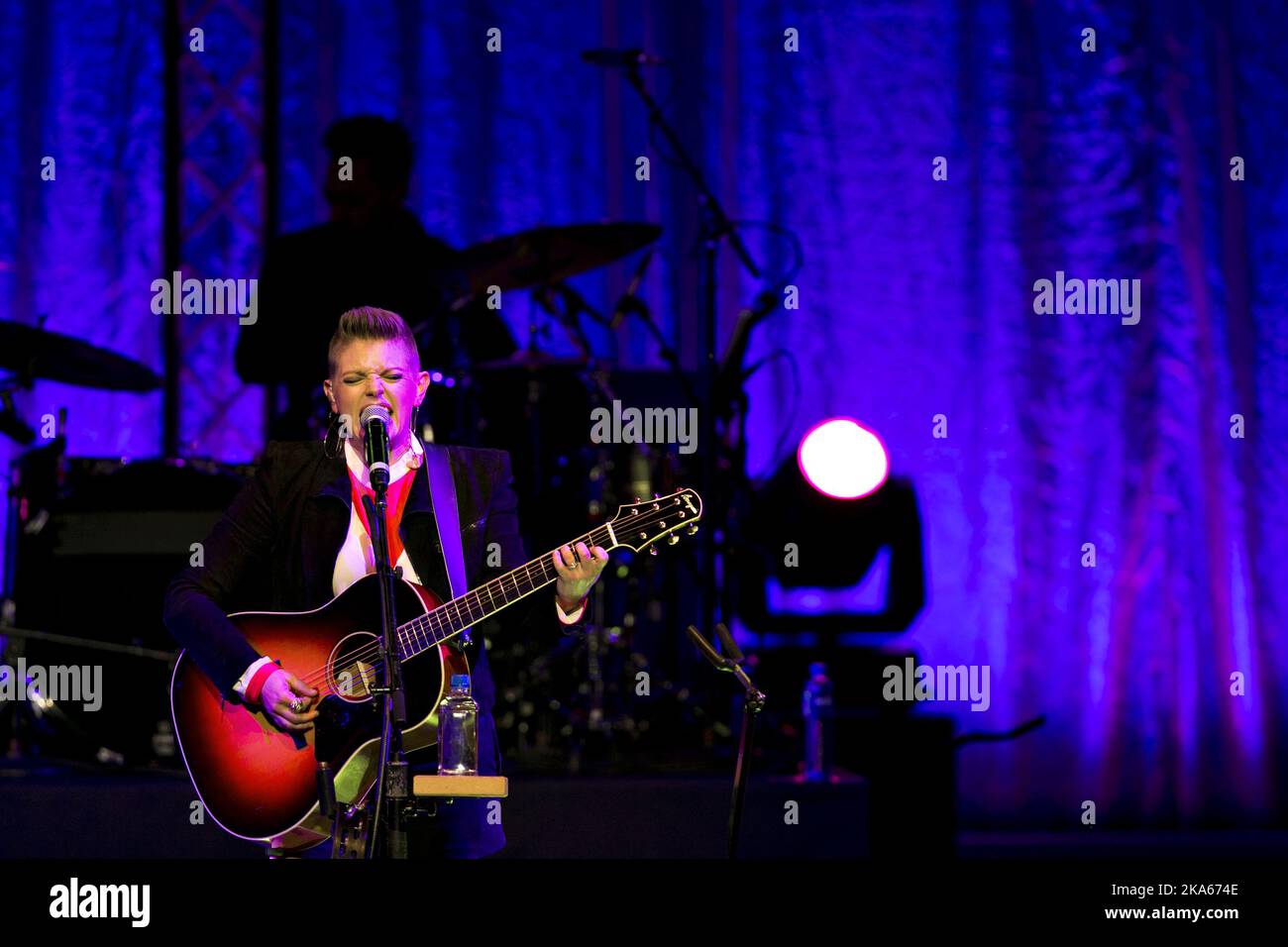 Emily Robison, Natalie Maines et Martie Maguire du groupe de pays américain Dixie Chicks se présentent lors de leur apparition à Oslo Spektum à Oslo, en Norvège, le 18th mars. Banque D'Images