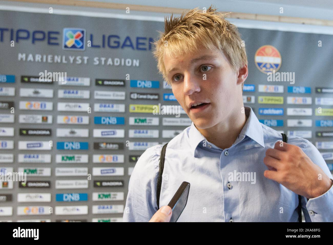 Martin Odegaard de Stromsgodset IF lors d'une entrevue post-match Banque D'Images