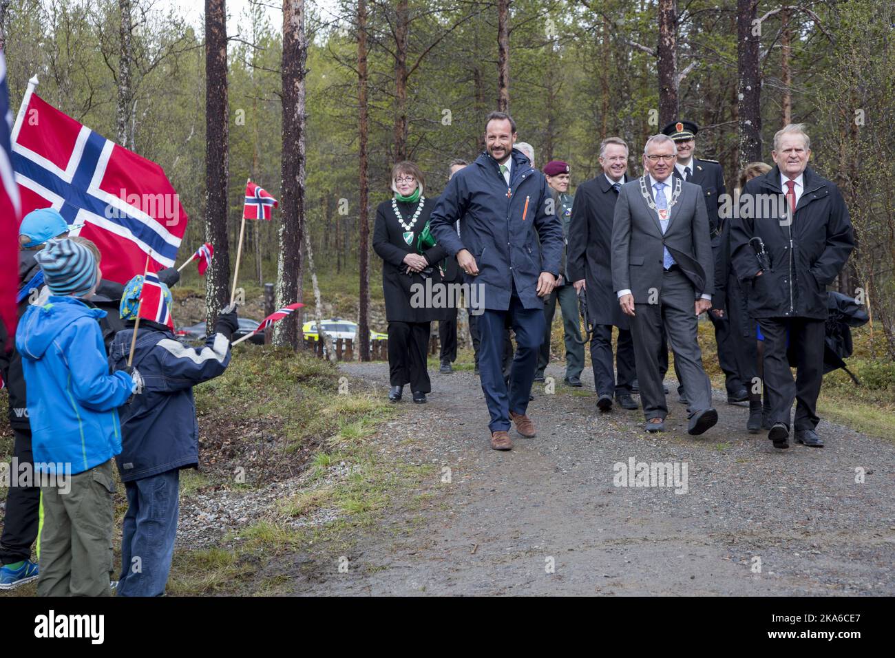 Lombola, Balsfjord, Norvège 20150605. Le prince héritier Haakon a concédé vendredi la cabine de Trangen à Balsfjord où son grand-père et son arrière-grand-père se sont cachés de l'armée allemande en des jours dramatiques en mai 75 ans auparavant. Photo: Jan-Morten Bjoernbakk / NTB scanpix Banque D'Images