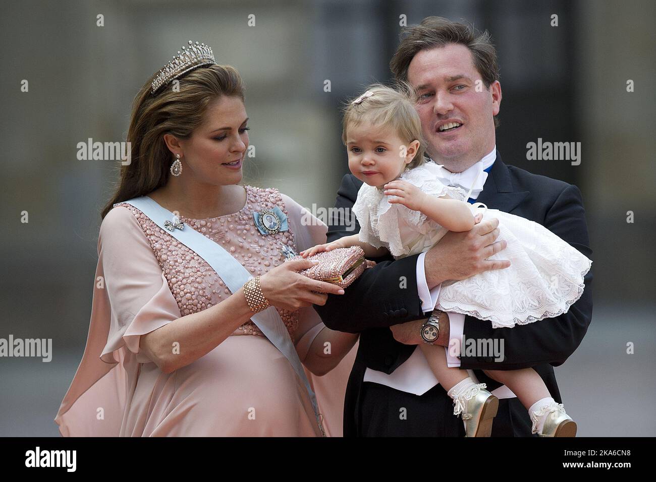 STOCKHOLM, SUÈDE 20150613. Mariage royal entre le prince Carl Philip et Sofia Hellqvist. La princesse Madeleine et Chris O'Neill avec la princesse Leonore arrivent à la chapelle royale de Stockholm pour participer au mariage du prince samedi. Photo: Jon Olav Nesvold / NTB scanpix Banque D'Images