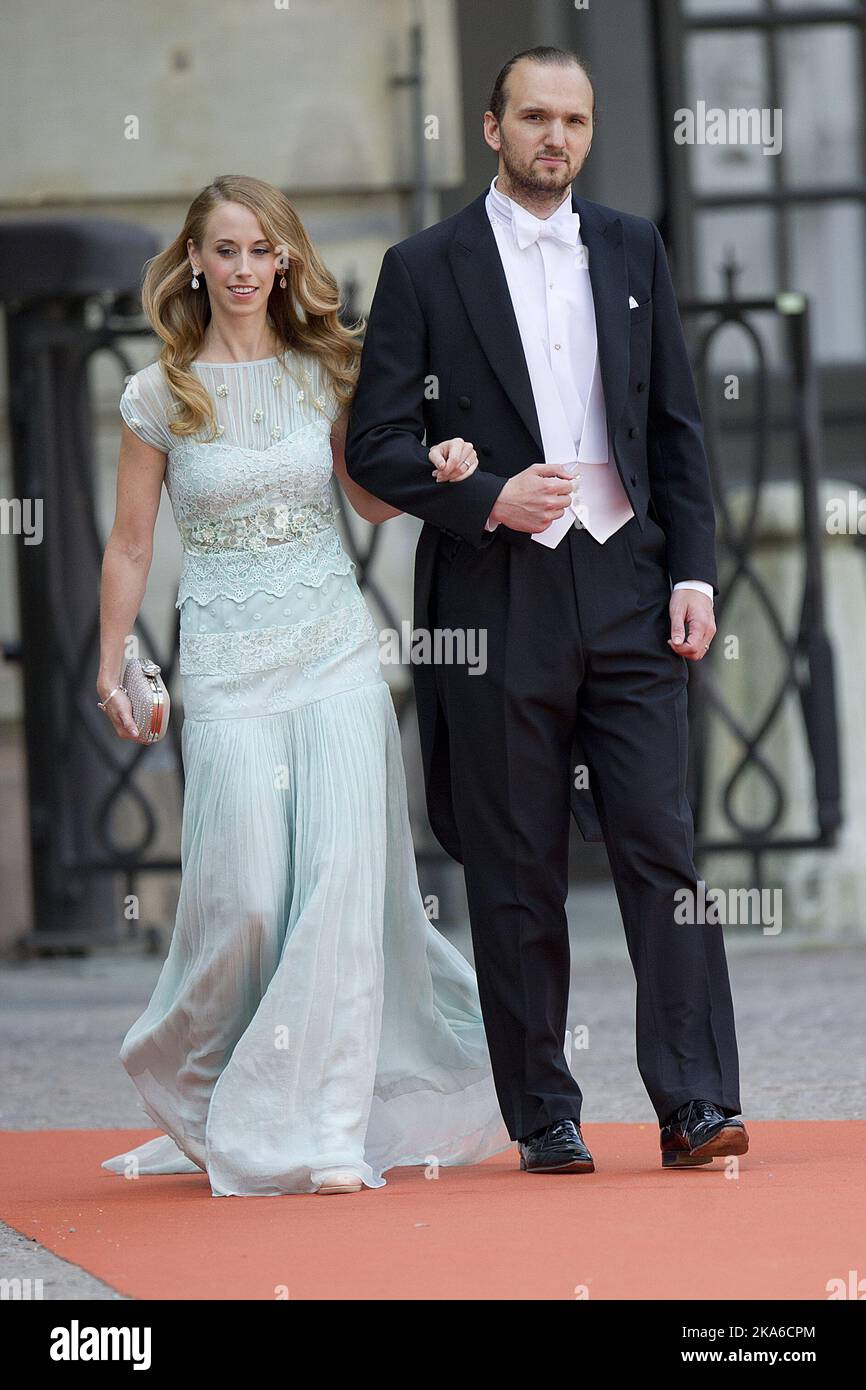 STOCKHOLM, SUÈDE 20150613. Mariage entre le prince Carl Philip et Sofia Hellqvist. Sara Hellqvist et Oskar Bergman arrivent à la chapelle Raoyal à Stockholm pour participer au mariage du prince samedi. Photo: Jon Olav Nesvold / NTB scanpix Banque D'Images